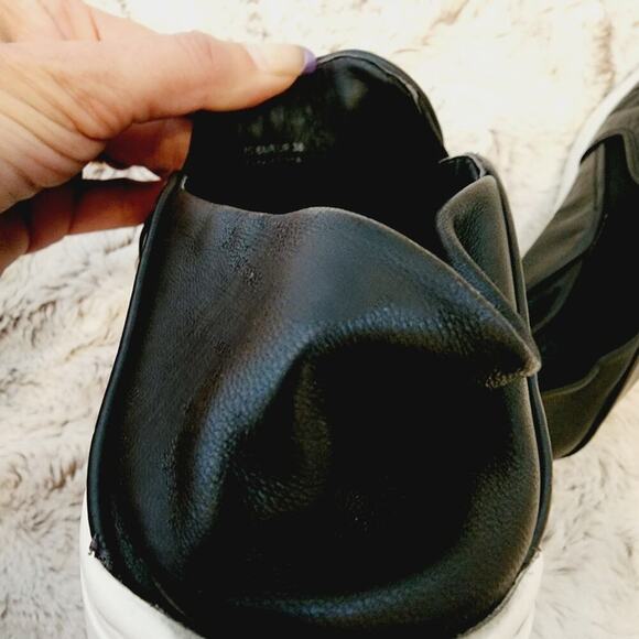 VINCE SLIP ON BLACK LEATHER LOAFER SIZE 6 - Picture 8 of 9